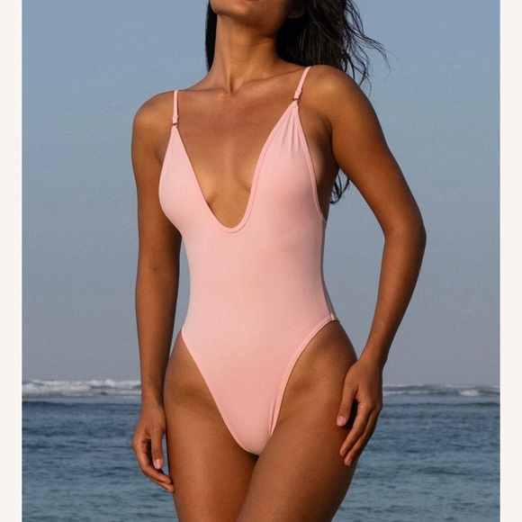 Elegant Pink One-Piece Swimsuit - Picture 5 of 10